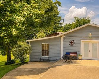 The Cottage on College Near Downtown Brandon - Brandon - Budova