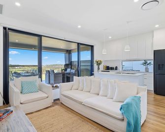 Shell Cove Serenity by Links Golf Course & Marina - Shell Cove - Living room