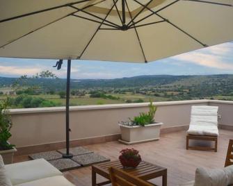 Apartment Amici Miei di Ponente by Interhome - San Corrado di Fuori - Balcón