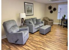 The Downtown Den - Pikeville - Living room