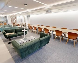 Oak House - University of Toronto - Toronto