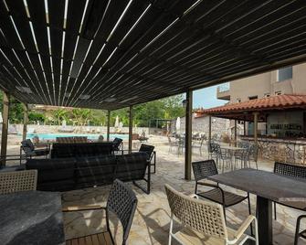Kaiafas Lake Hotel - Zacháro - Patio