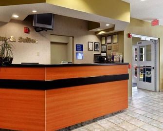 Stay Beyond Inn & Suites - Elma - Front desk