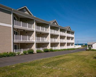 Sea Latch Inn - York Beach - Building