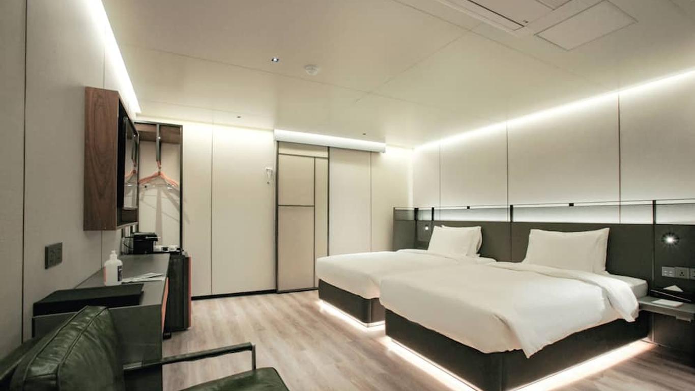 L&L City Hotel