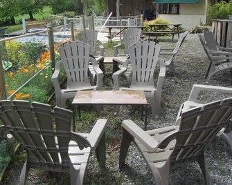Camping des Etoiles - Chalets - Najac - Patio