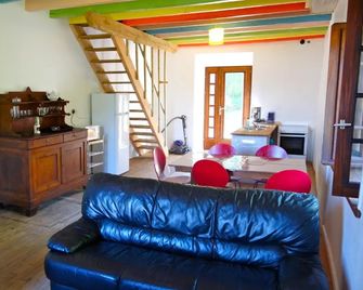 Couleurs du Daumail - Saint-Priest-sous-Aixe - Wohnzimmer