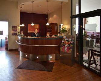 Hotel Hamburg Stadtzentrum - Hamburg - Front desk