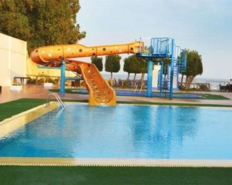 Golden Tulip Dana Bay Resort - Al Khobar - Svømmebasseng