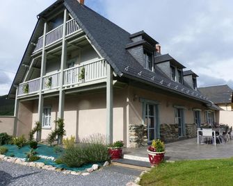 Les écuries de Lisa - Gîte de groupe 16 personnes - Arreau - Edificio