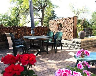 Holiday apartment in Switzerland National Park - Lichtenhain - Innenhof