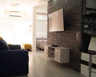 Remodeled Studio Apt in Guayaquil Centro w a View - Guayaquil - Living room