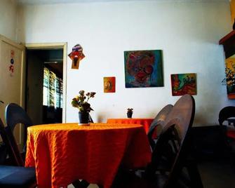 Hostel Joven Casa Reggae - Córdoba - Comedor
