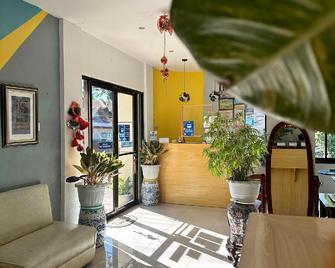 S & R Bed And Breakfast - Calbayog City - Front desk