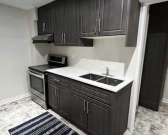 Finest Br Free Parking/Wifi Tv Shared Suite - Milton - Kitchen