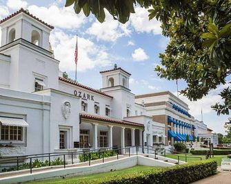 The Razorback at 1611 Residences - Hot Springs - Building