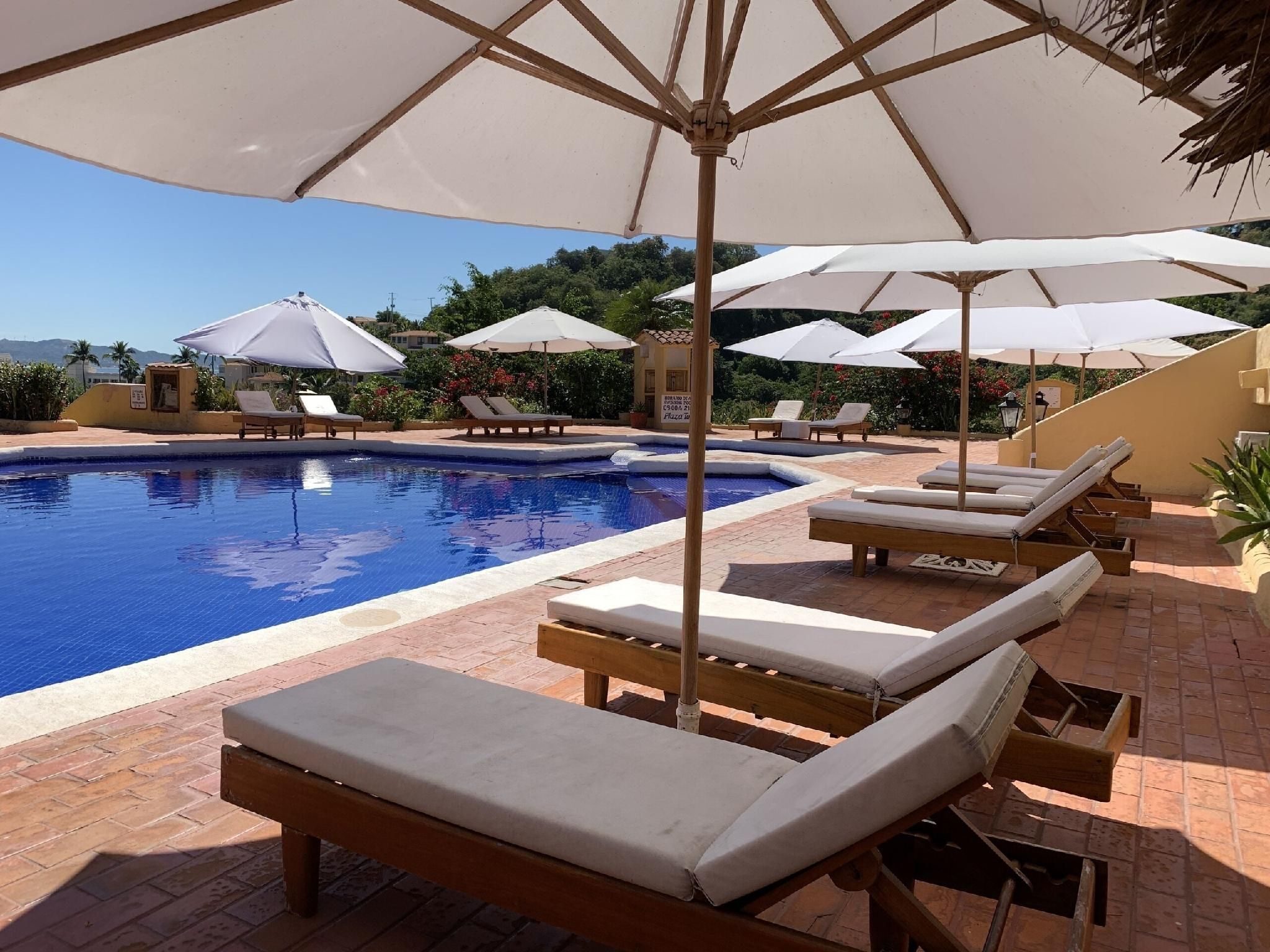 Hotel Plaza Tucan - מנזניו - בריכה