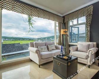 Qingtian Yashe Inn - Baoshan - Living room