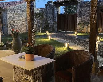 Posada La Casona de Los Güelitos - Vispieres - Patio
