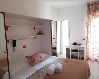 Hotel Villa Susy - Davoli - Bedroom