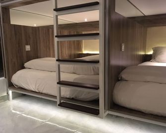 The Hide Hostel At Canggu - Adults Only - North Kuta - Habitación