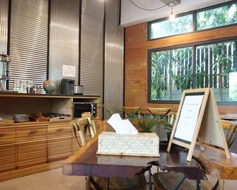 Stone Head Hua Hin - Hua Hin - Front desk