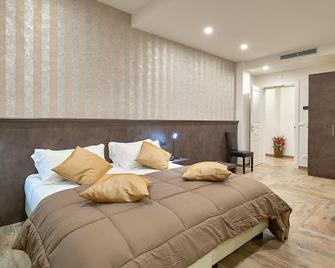 Ricaroka Hotel - Albenga - Camera da letto