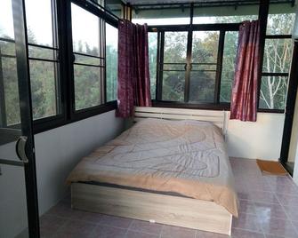 kratommaiphuwaree - Ban Patirup Thidin - Schlafzimmer