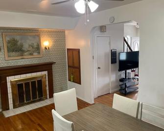 3 Bedrooms House With Wood Fireplace - Brooklyn - Restaurant