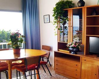spacious apartment on the beach in La Herradura - Almuñécar - Dining room
