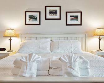 River Views, Community Pool & Dock, Screen Porch, Indoor & Outdoor Dining - Folly Beach - Bedroom