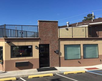 Brick Motor Inn - Brick - Edificio