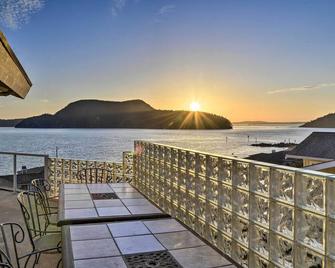 Anacortes Paradise Vacation Rental with Water Views! - Anacortes - Balcony