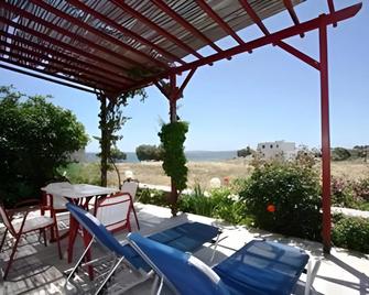 Akrogiali Hotel - Tinos - Patio