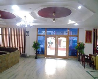 OYO 13326 古帕塔宮殿飯店 - 格德拉 - 大廳