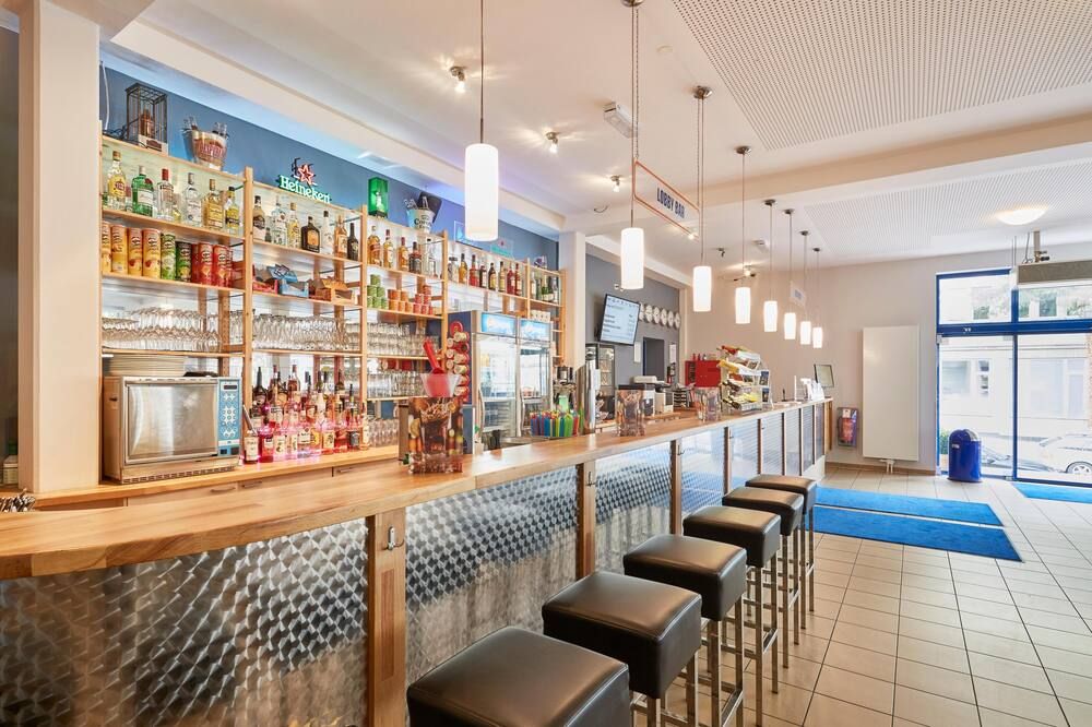 a&o Aachen Hauptbahnhof - אאכן - בר