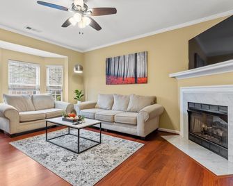 Franklin condo fully furnished 30 nights minimum - Franklin - Living room