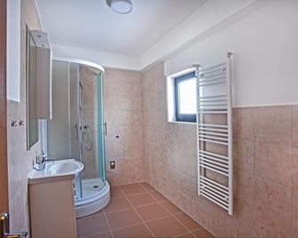 London Rooms Zagreb Airport - Velika Gorica - Badkamer