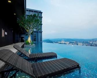 Deluxe King Suite with Twin Tower View 24 - Kuala Lumpur - Pileta