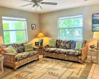 Breathtaking Bay Views - Islamorada - Huiskamer