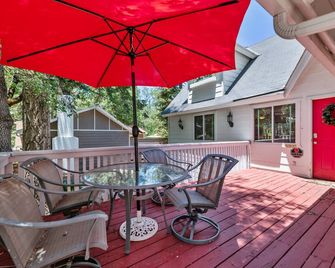 Gnome Chalet - Charming Big Bear country home! Amazing craftsmanship and with a Fenced Yard! - Big Bear Lake - Patio