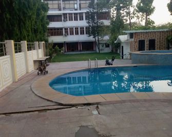 Pushkar Villas Resort - Púshkar - Piscina