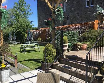 Blenkinsopp Castle Inn - Brampton - Patio