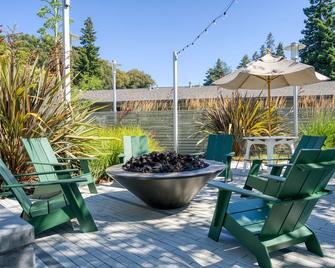Ideal Mountain View 2BR w/ Gym, Pool, Garden, near Dining, by Blueground - Mountain View - Patio
