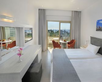 Nissiana Hotel & Bungalows - Agia Napa - Schlafzimmer