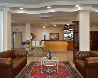 Hotel Gaston - רימיני - דלפק קבלה