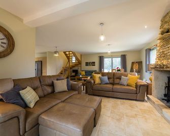 Luxury 3 Bed Home with Heated Swimming Pool Air Con and Boules Pitch - Saint-Crépin-et-Carlucet - Sala de estar