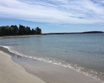 Lovely Lakefront Cottage near Sandy Beaches and Hiking / Biking Trail - Ingramport - Beach