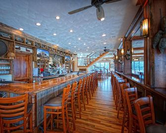 Decoys - Suffolk - Bar