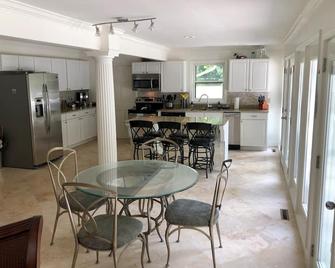 Stunning Lake Views, Family/Pet Friendly, Private Dock - Hartwell - Kitchen